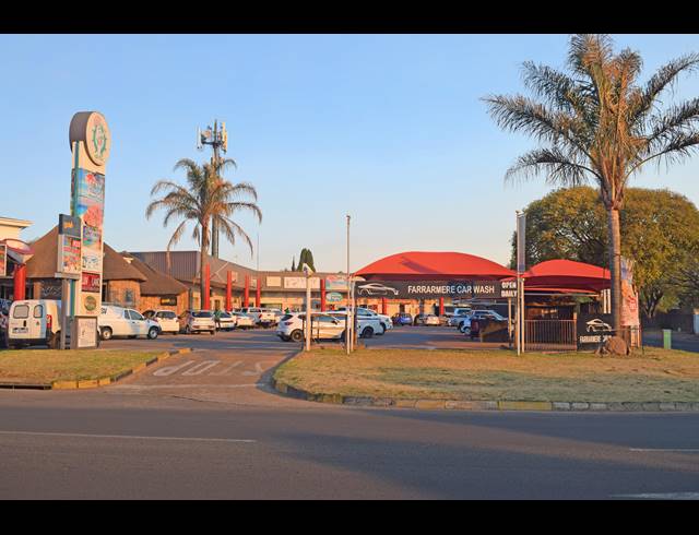 1,205M² RETAIL FOR SALE IN FARRARMERE